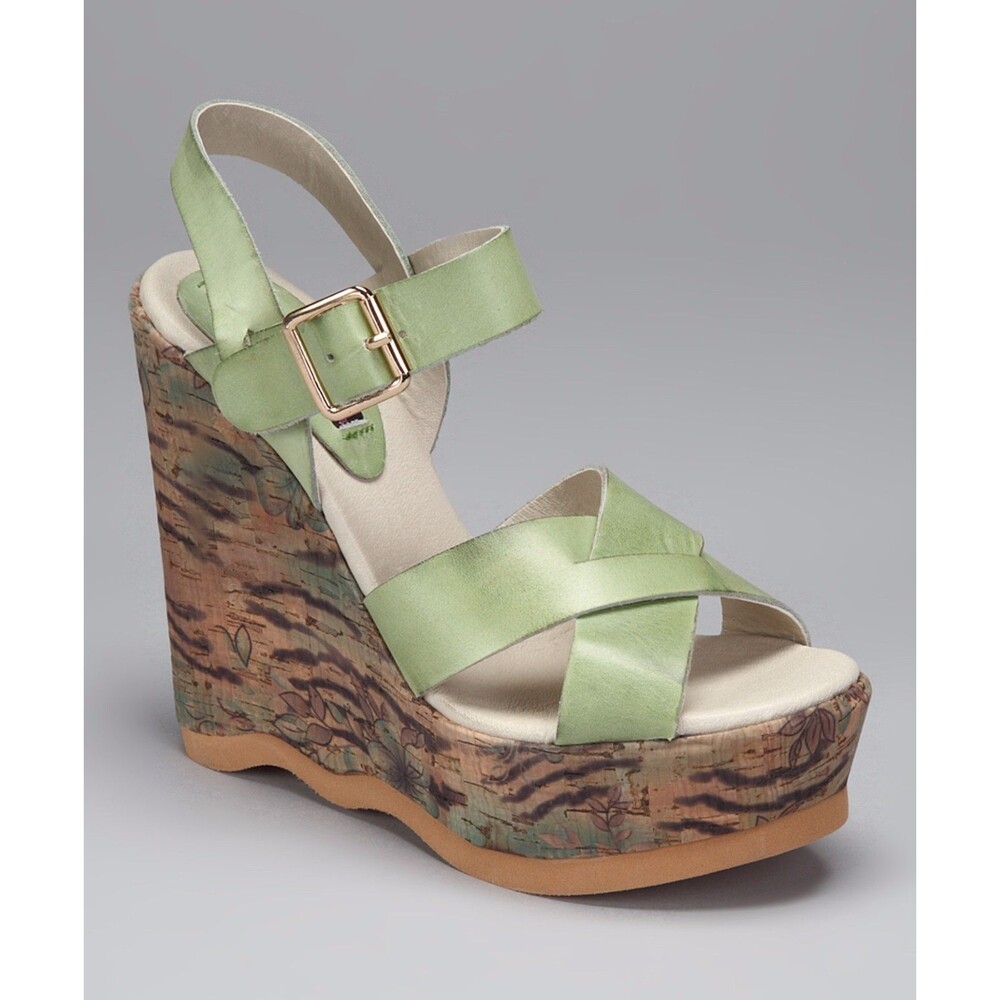 NWOB Mojo Moxy Vespa Wedge Leather Sandal